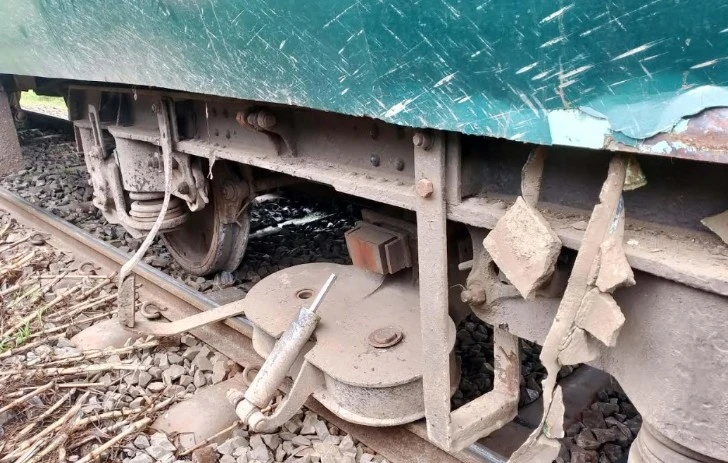 রাজশাহীতে লাইনচ্যুত হওয়ার প্রায় সাড়ে তিন ঘণ্টা পর ট্রেন চলাচল শুরু